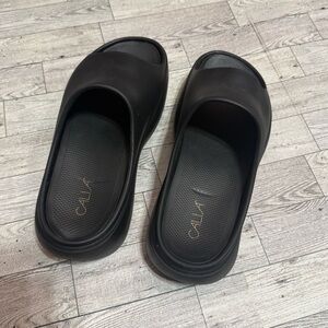 Black Woman’s CALIA Women's Molded Slides Size 10